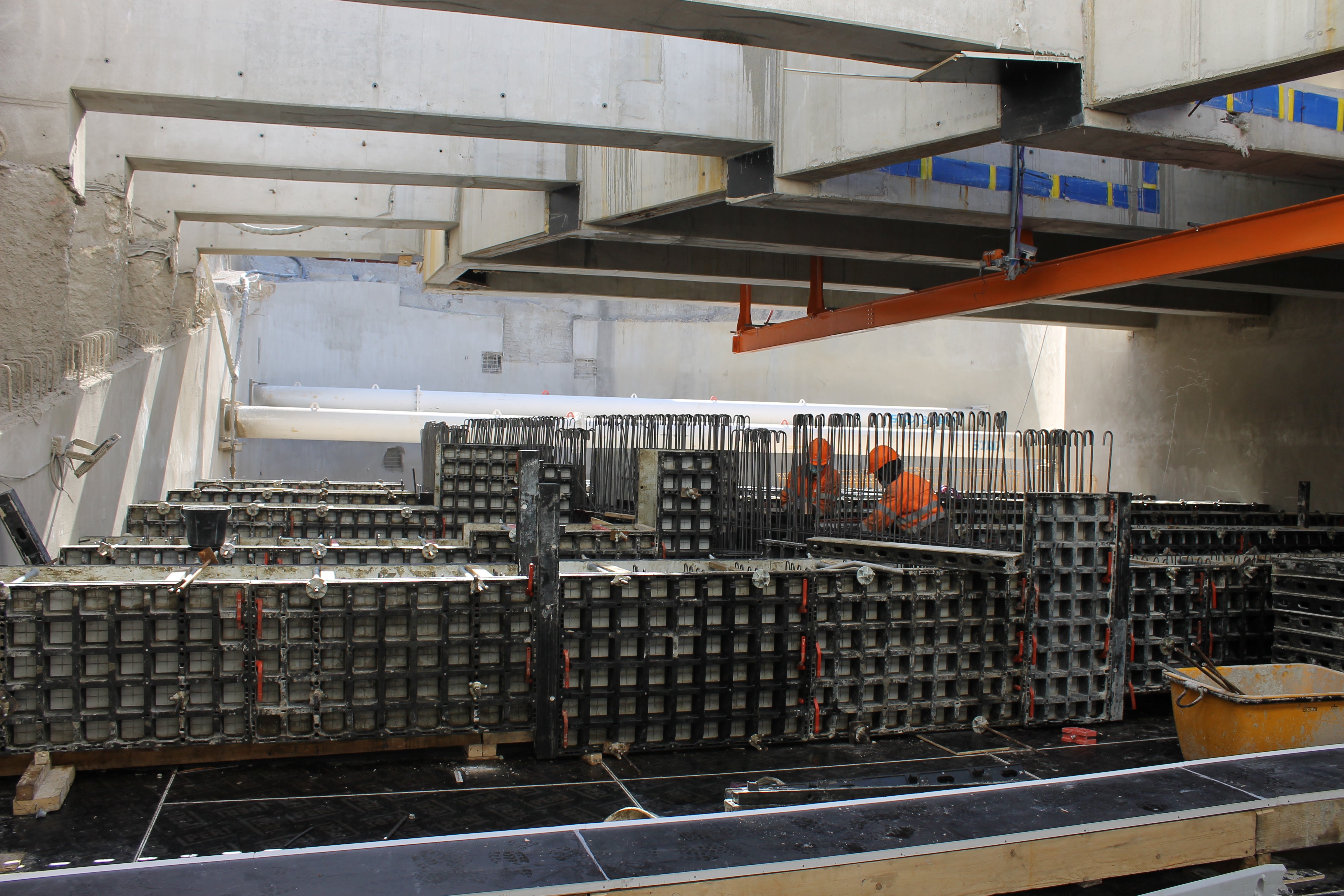 Coffrage des poutres avec les panneaux DUO, sur plancher réalisé en SKYMAX - 2