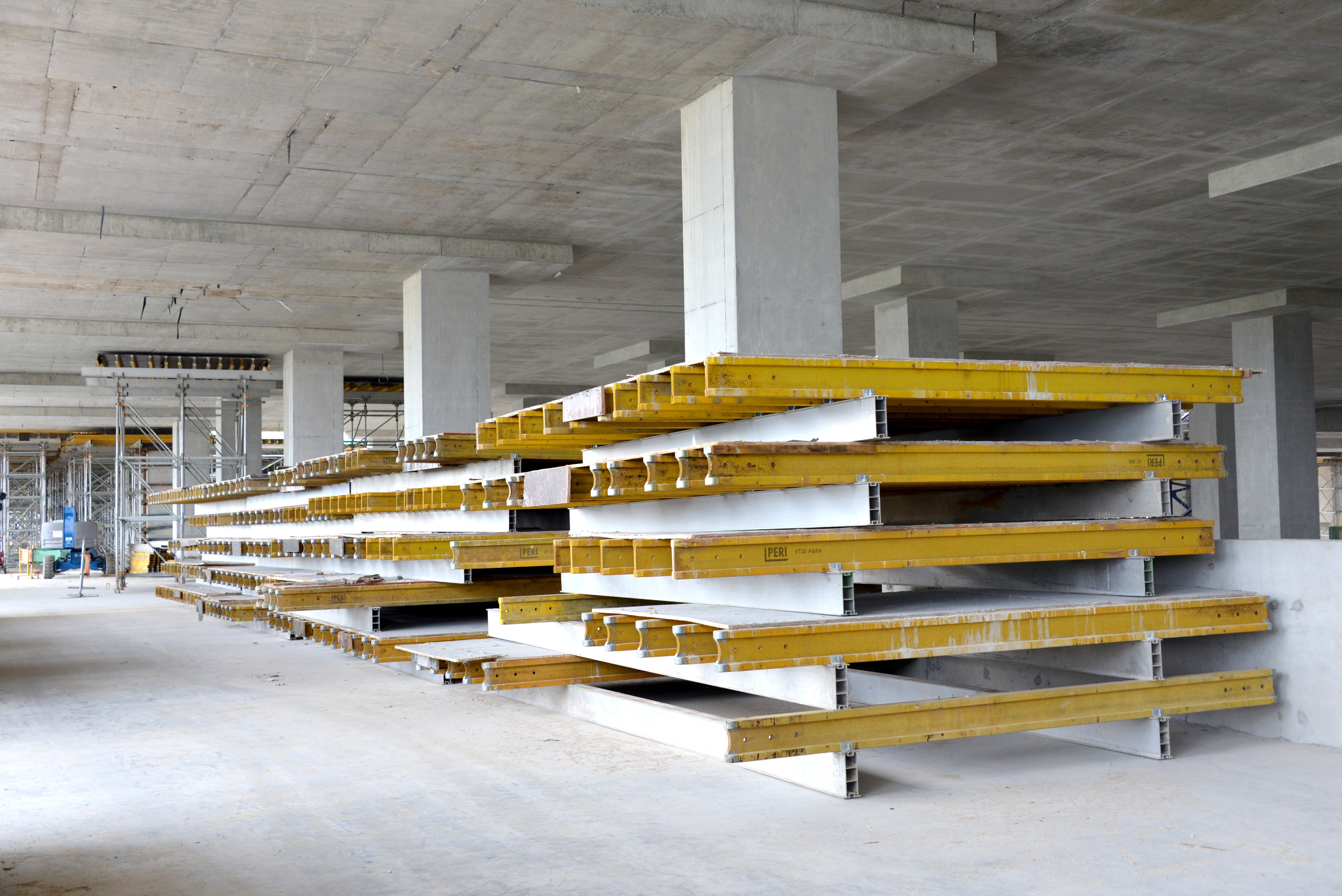 Mixed of Alubeam AB225 as primary and VT20 as secondary girders