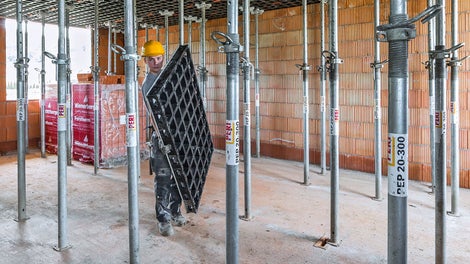 Die DUO Universalschalung leicht im Einsatz.