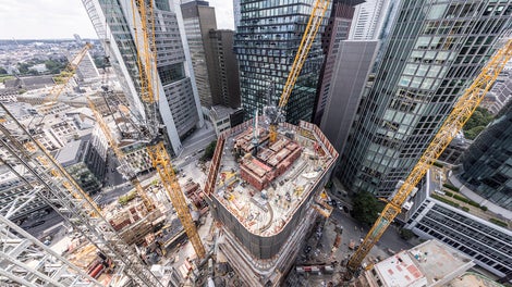 Due to the varying requirements of the four towers, the PERI solution used for this large-scale project comprised a range of different, optimally coordinated systems. Different variants of the ACS Climbing System were used for the inner cores of the four high-rise buildings.