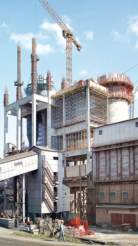 For extending the cement plant, engineers from PERI Ukraine designed a comprehensive and sophisticated formwork and scaffolding solution.