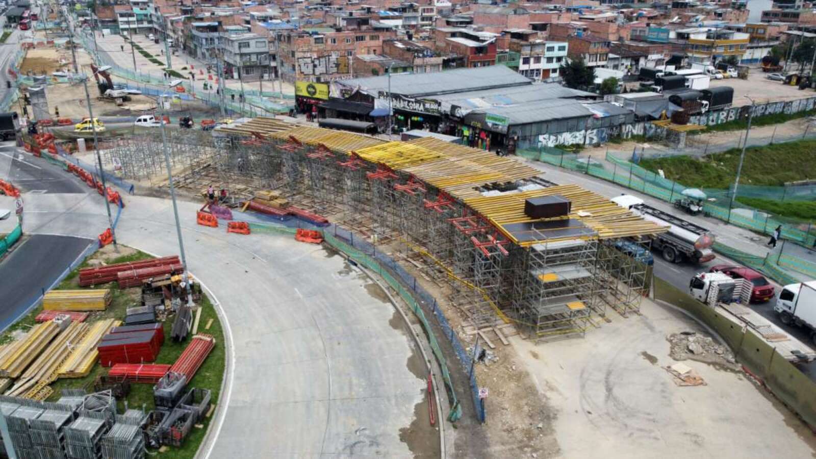 MULTIFLEX + TORRES ST-100 como soporte de la losa de Glorieta - Paso autoportado con VARIOKIT