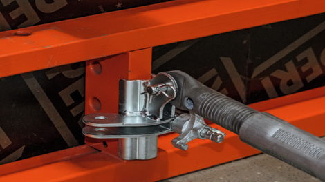 Les panneaux ont à l’intérieur du cadre des trous pour la fixation des accessoires. Ceux-ci suffisent à positionner tous les accessoires PERI tout en préservant le côté fermé des profilés &gt; pas de remplissage de rail par du béton.