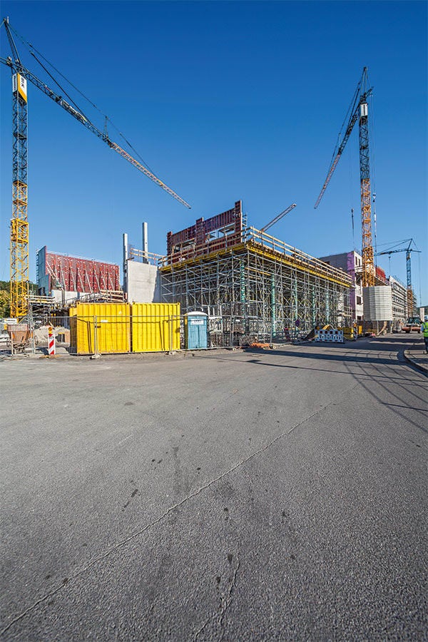 MAXIMO für Wände in SB2 Sichtbetonqualität, PERI UP als Bewehrungs- und Traggerüst.