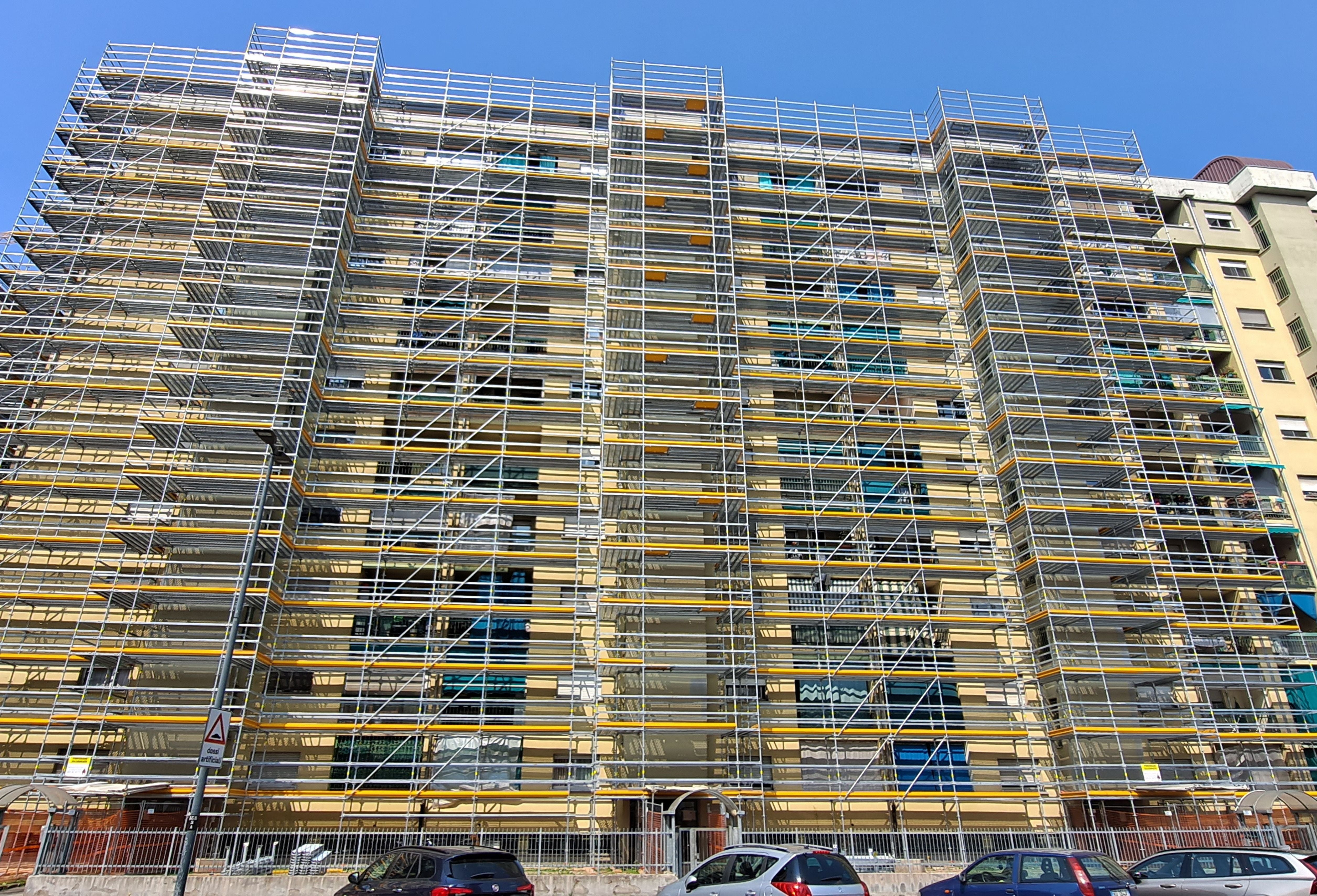 Progetto di rifacimento facciate con il ponteggio multidirezionale PERI UP Flex