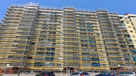 Progetto di rifacimento facciate con il ponteggio multidirezionale PERI UP Flex