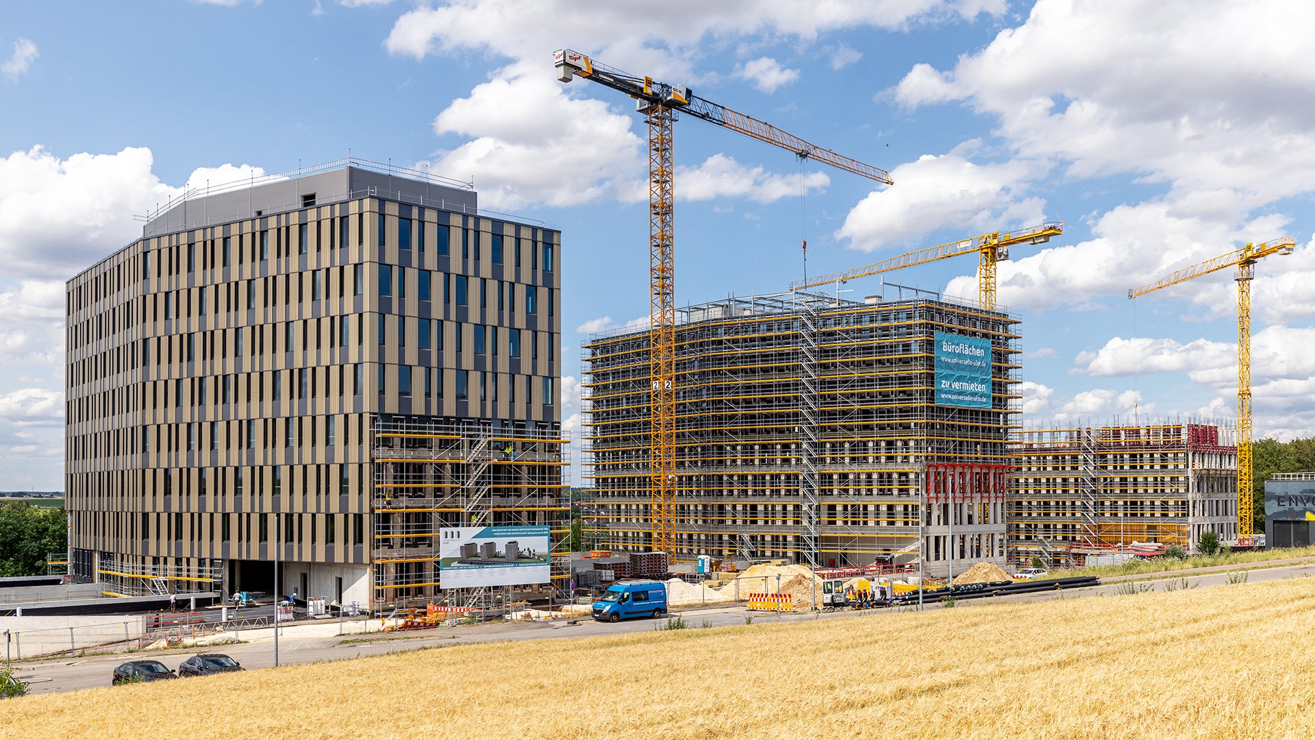 Moderne Gerüst- und Schalungssysteme von PERI unterstützen den raschen Baufortschritt.