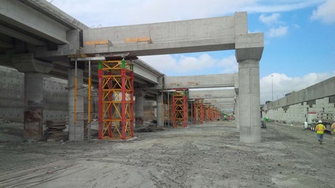 The client cycled 16 units of VST shoring towers to support the 31 caps.