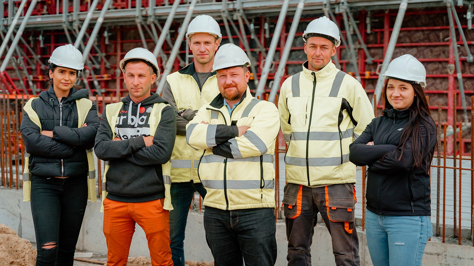Zespół z firmy AGMA zaangażowany we współpracę z PERI na budowie bunkrów do przygotowania fazy i podłoża przeznaczonego do uprawy pieczarek w Borucinie (gm. Okonek).