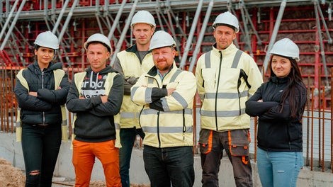 Zespół z firmy AGMA zaangażowany we współpracę z PERI na budowie bunkrów do przygotowania fazy i podłoża przeznaczonego do uprawy pieczarek w Borucinie (gm. Okonek).