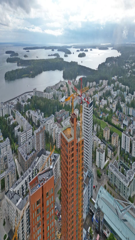 As Oy Helsingin Atlas 33-kerroksen harjakorkeudessaan.