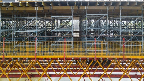 Ekonomična realizacija zahvaljujući koordiniranoj isporuci velike količine materijala.