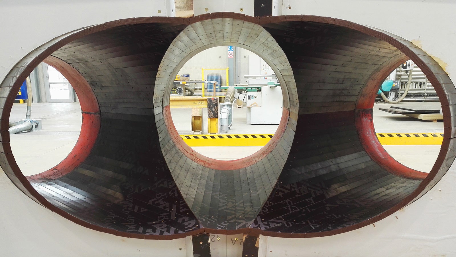 Pierwomontaż formy zwieńczenia słupa potrójnego wykonany w Centrum Logistycznym PERI w Płochocinie.