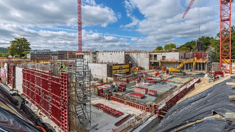 Bei der Ausführung der komplexen Rohbauarbeiten unterstützt PERI den raschen Baufortschritt mit umfassenden Schalungs- und Gerüstlösungen sowie einem kompetenten Baustellensupport.