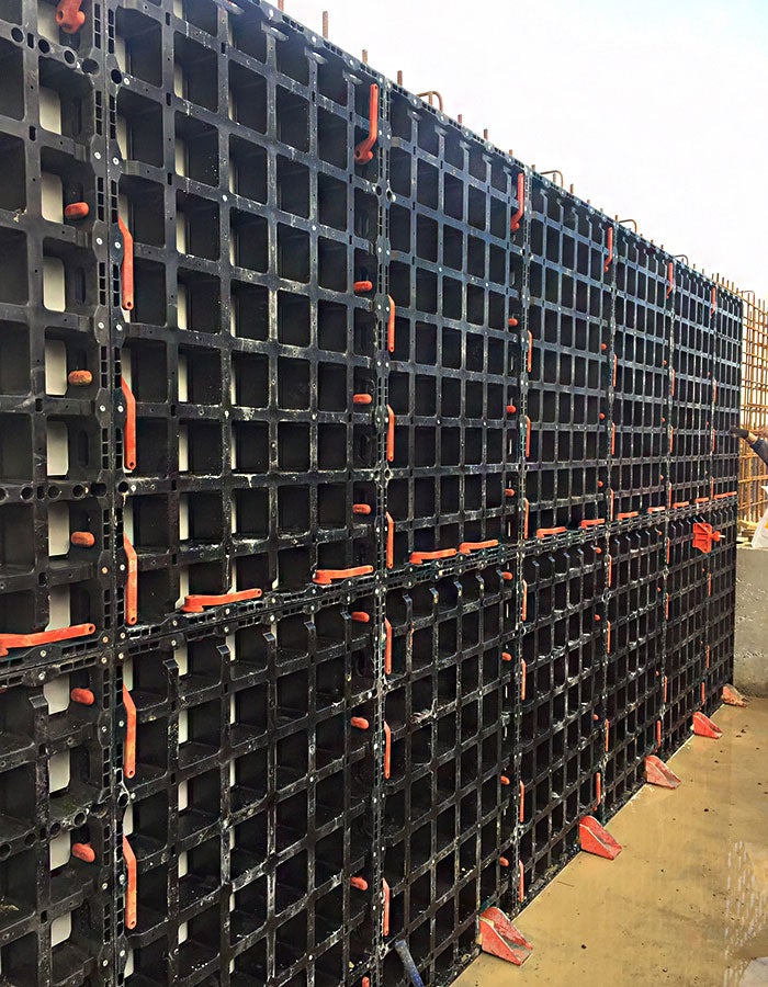 The DUO Coupler connects the panels evenly, without any tools.