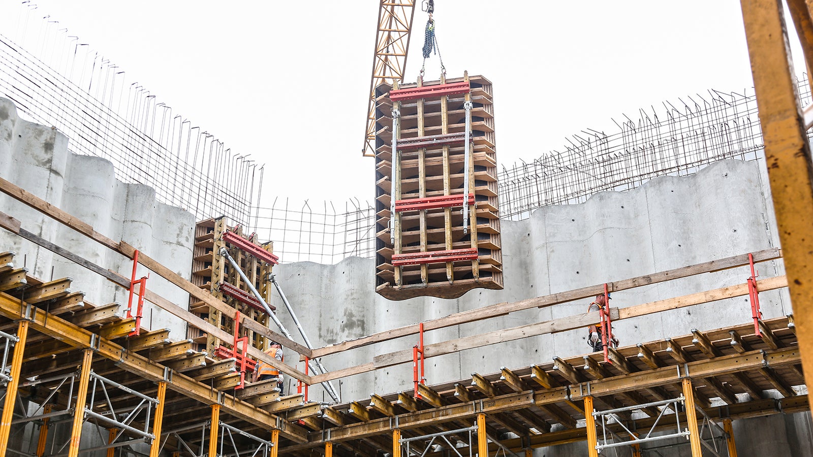 Sala koncertowa połączona łącznikiem z Państwową Szkołą Muzyczną I i II Stopnia w Jastrzębiu-Zdroju