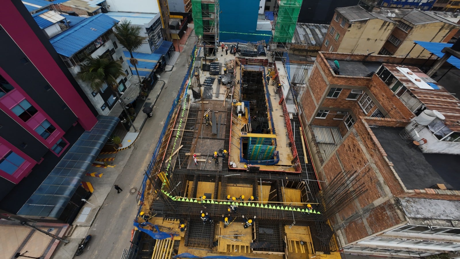 Sistema de encofrado HANDSET ALPHA como borde de vigas y losas. 