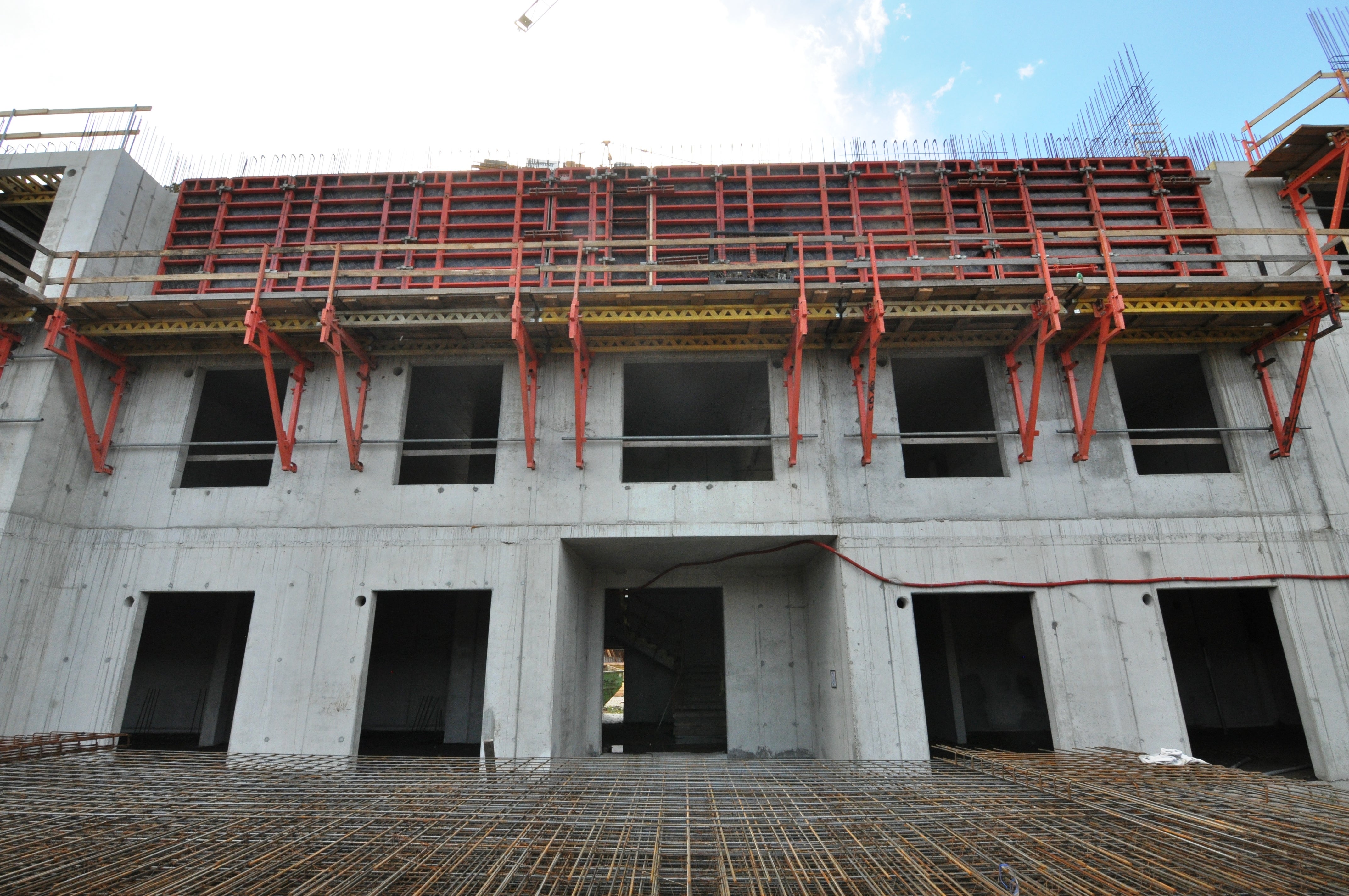 Atbalsta konsoles CB160 veic TRIO sienu veidņu balsta funkciju, kā arī veido ērtu un drošu darba platformu