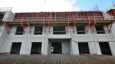 Atbalsta konsoles CB160 veic TRIO sienu veidņu balsta funkciju, kā arī veido ērtu un drošu darba platformu