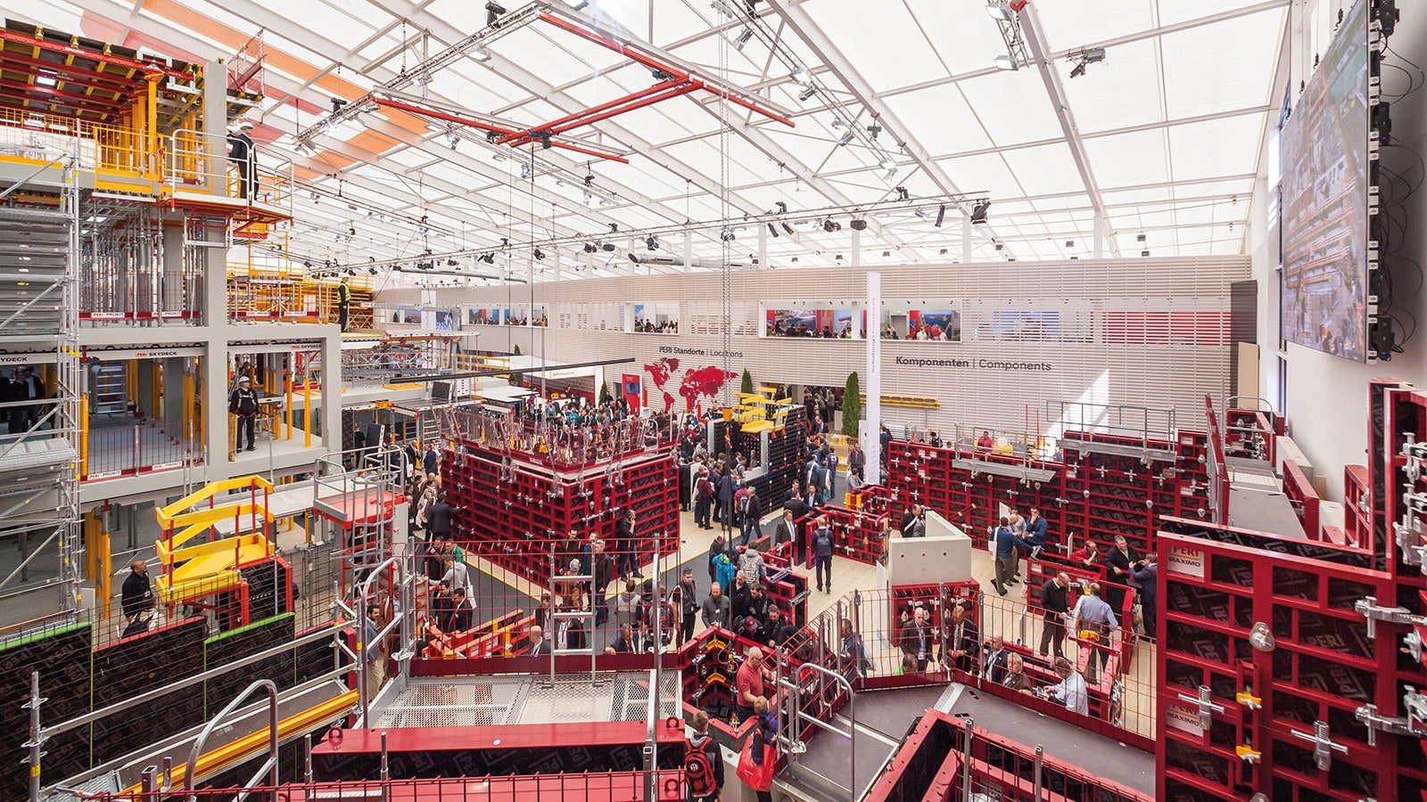 PERI formwork technology at a glance: numerous products to see and touch along with countless demonstrations of the systems were met with great interest from the visitors.