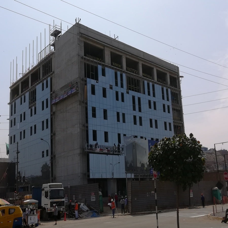 Edificio IDAT - nuevo campus en San Juan de Miraflores, Lima.