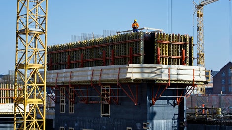 Specialbyggede VARIO paneler og CB Klatringssystem til støbning af kernerne