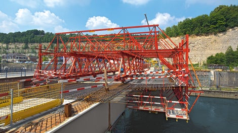 The VARIOKIT steel composite formwork carriage could be adapted to match the geometrical and static requirements which included 4.50 m cantilevers.
