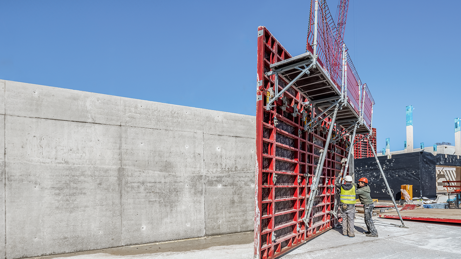 Thanks to the single-sided tie technology without spacer tubes and cones, the tie installation is carried out particularly fast. 