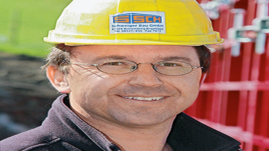 Wenn wir etwas kaufen, dann nur das Neueste. Und der einseitige Anker bei der MAXIMO ist ein Fortschritt. Die mittigen Ankerstellen <br/>sind auch für Fundamente von großem Vorteil, da unten kein Kantholz erforderlich ist. Auch die starre Außenecke ist gut.