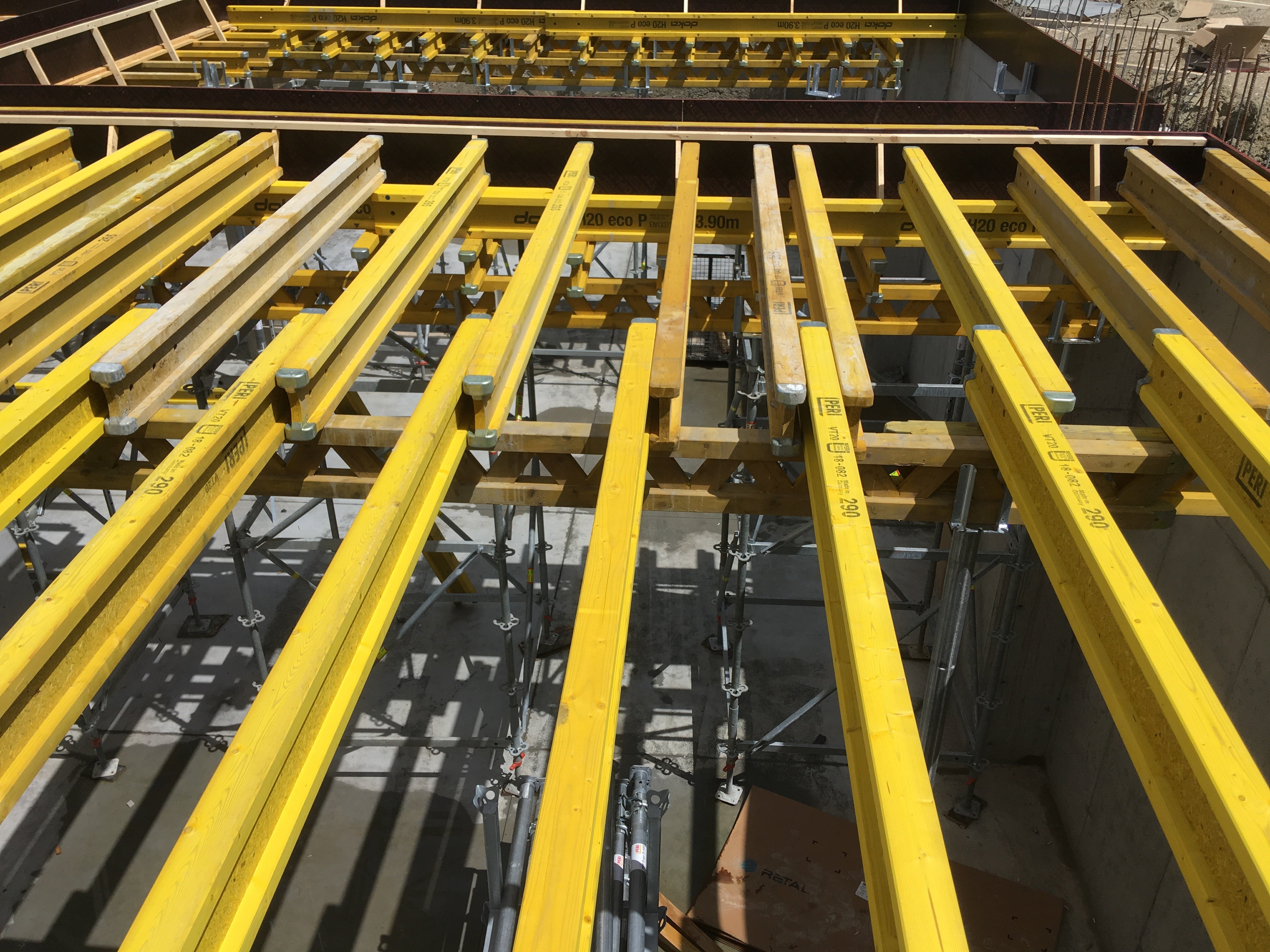 Изграждане на складови помещения към пивоварната на „Пиринско“ в Благоевград - Подпорни кули PERI Up Flex