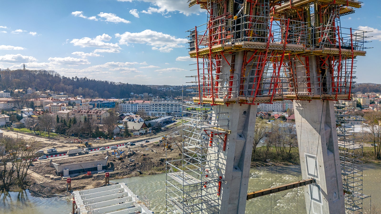 Budowa mostu przez rzekę San w Sanoku.