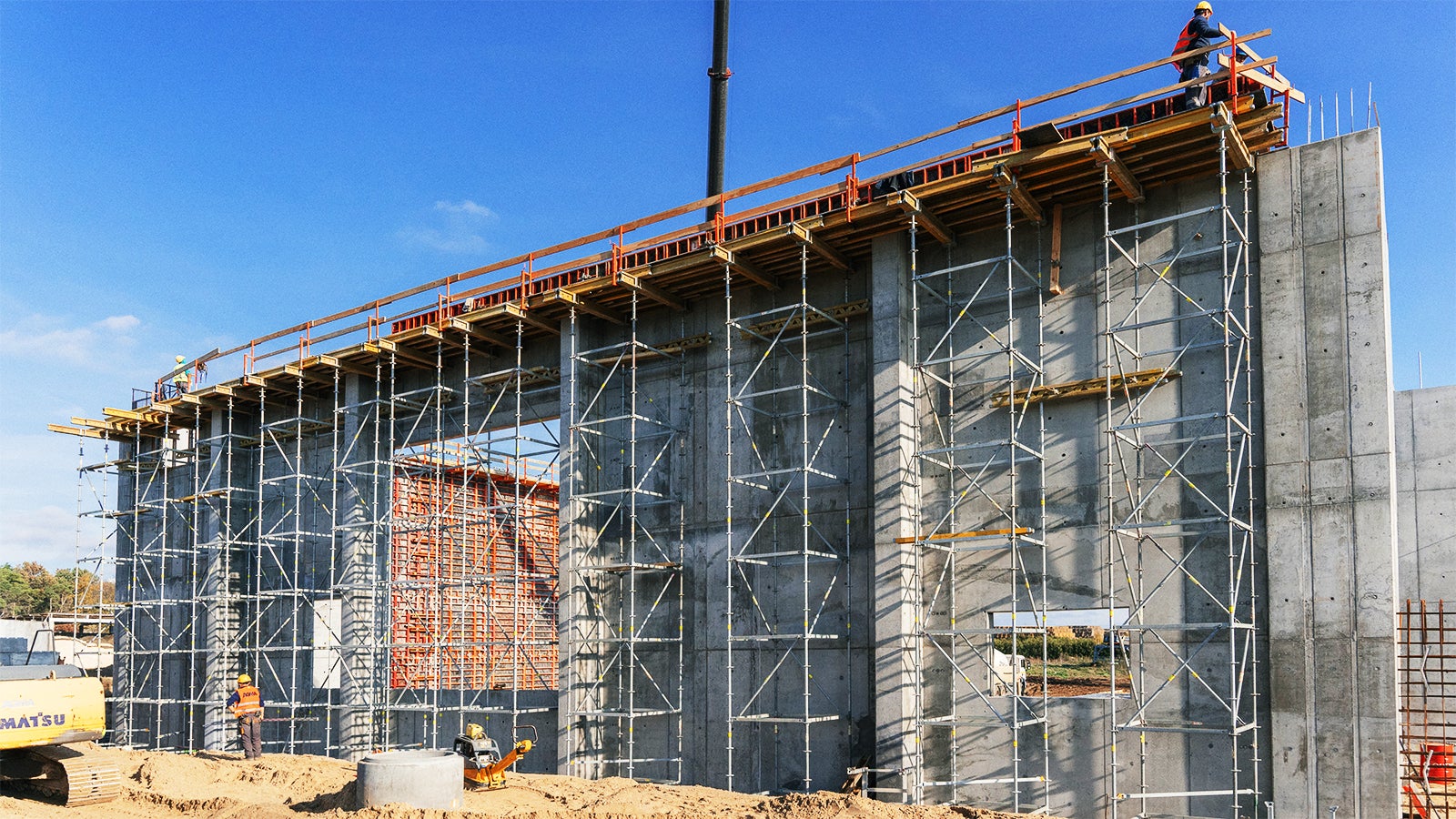 Budowa bunkrów do przygotowania fazy i podłoża przeznaczonego do uprawy pieczarek w Borucinie (gm. Okonek).