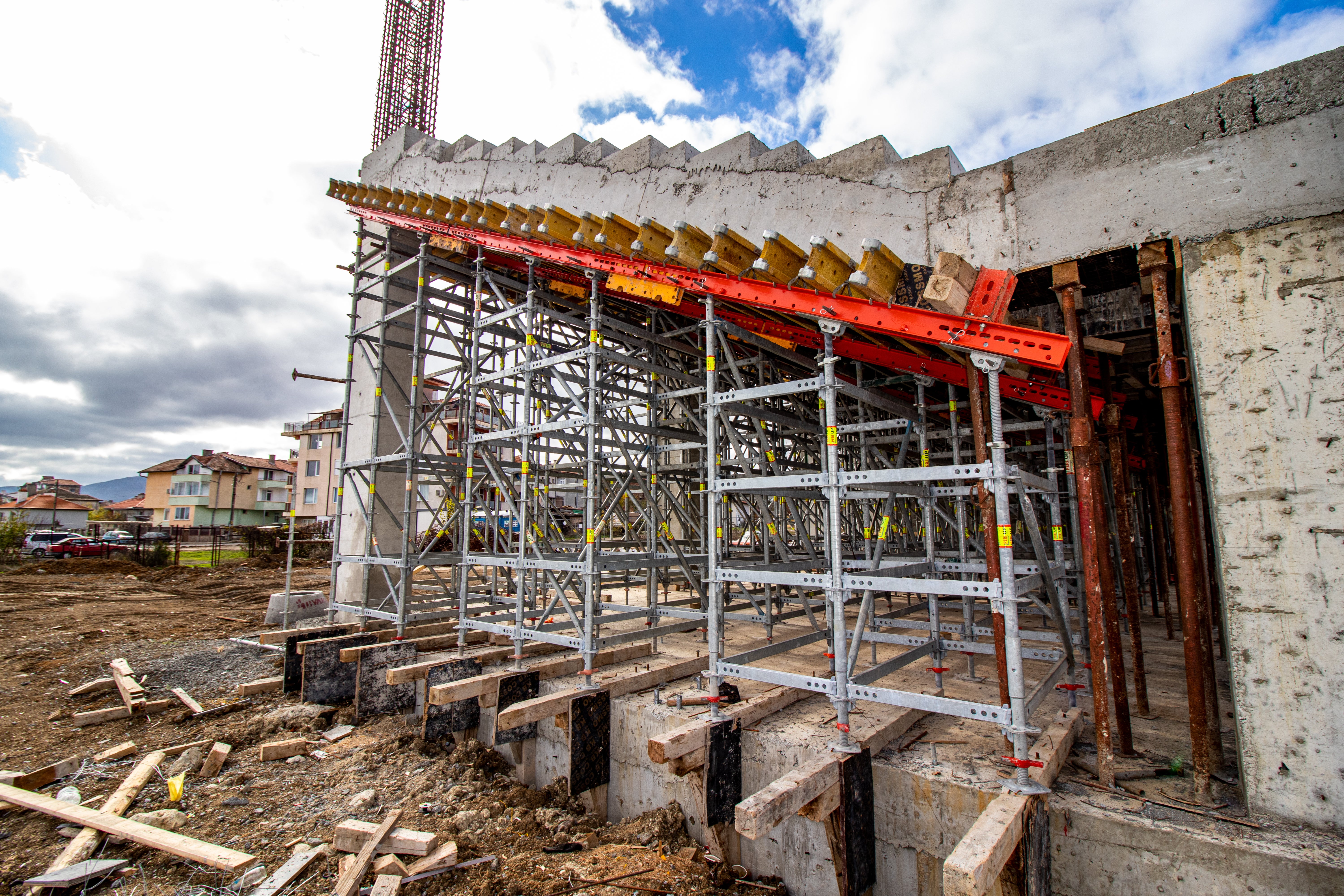 КОФРАЖ ЗА ТРИБУНА