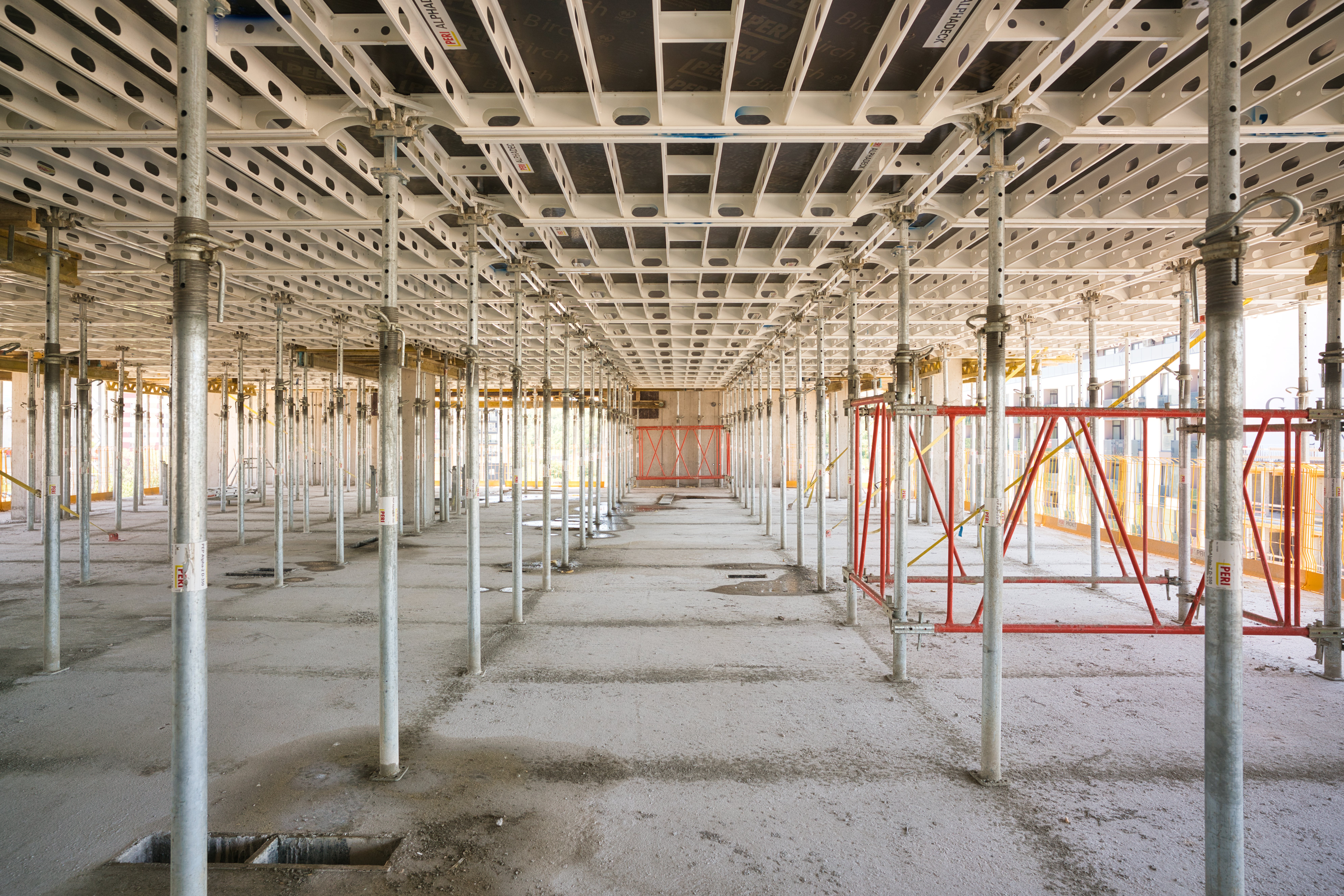 Едроплощните елементи на системата водят до оптимизиране на броя на подпорите