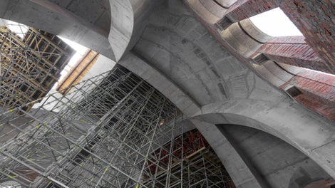 Риштування під центральним та бічними склепіннями храму