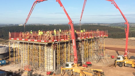 VARIO GT24 Girder formwork being used to construct the 15m high walls. This system is able to withstand high load bearing due to the girder system
