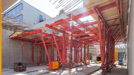 Die Deckenschalwagen für die Tunneltrasse basieren auf dem VARIOKIT Ingenieurbaukasten.