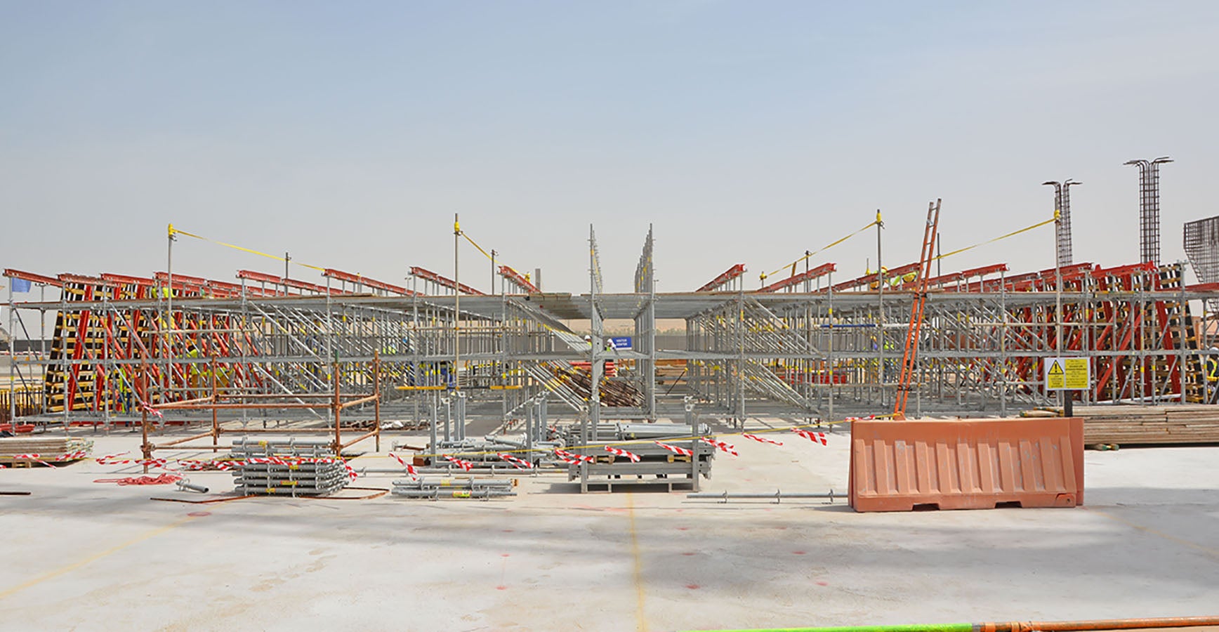 Basic panels being assembled simultaneously from both sides 