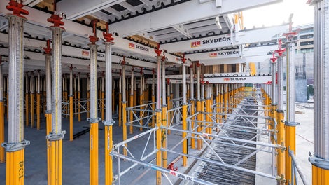 Over the course of this large project, a total of more than 15,000 m² of slab formwork will be used – including the SKYDECK system for construction of the underground garage.