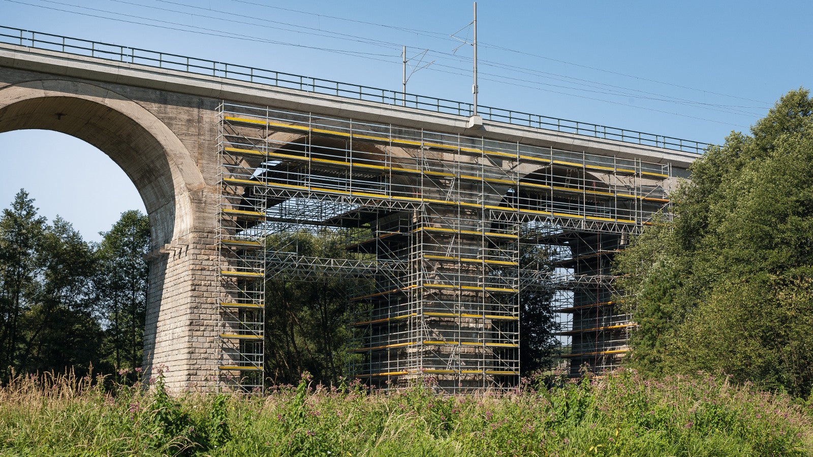 Rekonstrukce viaduktu se systémem VARIOKIT a lešením PERI UP Flex.