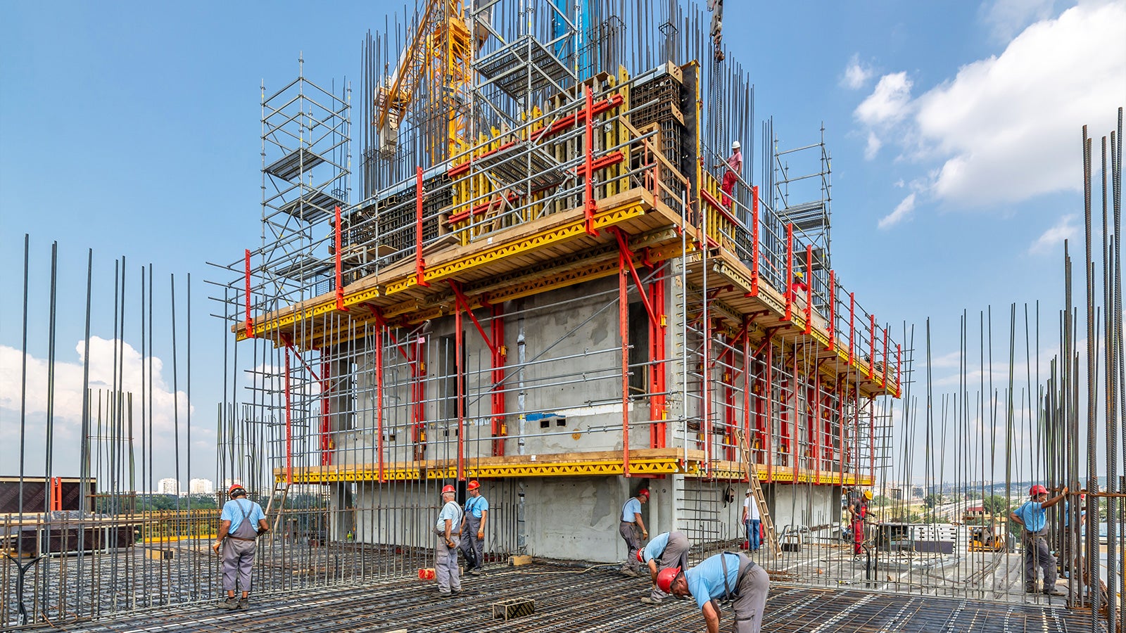 Kombinacijom VARIO zidne oplate i RCS CL platformi ekonomično su realizovani zidovi ovog impozantnog objekta, bez upotrebe krana.