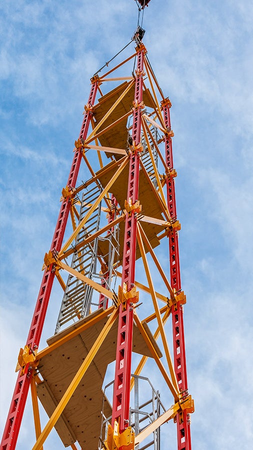ALPHAKTI can be used for shoring towers with heights continuously variable from 12.00 m to 25.00 m. The head spindle allows for height adjustments of +/- 75 mm. <br/>