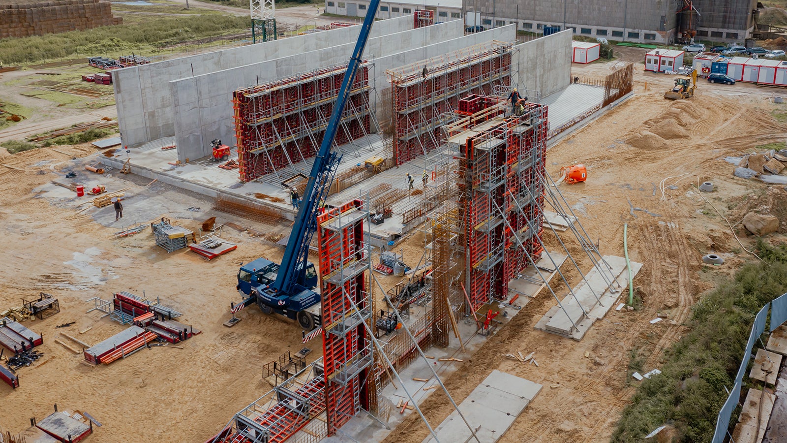 Budowa bunkrów do przygotowania fazy i podłoża przeznaczonego do uprawy pieczarek w Borucinie (gm. Okonek).