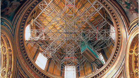 Применение подвесных лесов снижает количество элементов, задействованных в конструкции. Что в итоге сокращает затраты на монтаж и транспортировку материала.