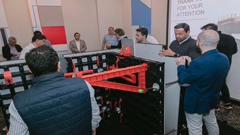 Los clientes fueron invitados a interactuar con el producto