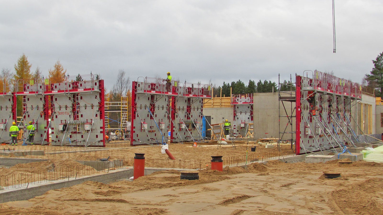 Runkotyöt aloitettiin talven kynnyksellä, ja talvibetonointiin varauduttiin huolella hyvissä ajoin.