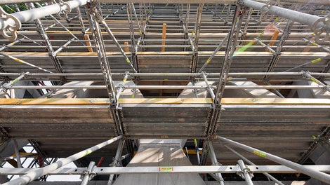 The PERI UP Rosett modular scaffold could be optimally adapted to suit the complex reinforced concrete structure.