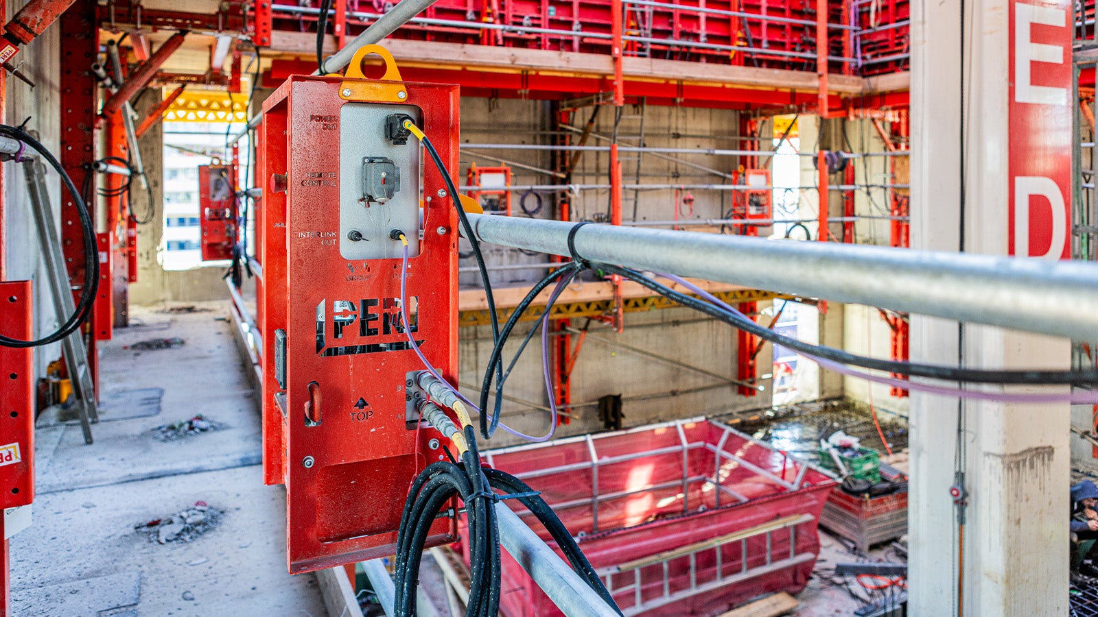 The BaanTower is het eerste project met een grootschalige inzet van de RCS MAX hydrauliek bij het RCS-C klimsysteem. Hierdoor is de cyclustijd van vijf dagen per verdieping behaald.