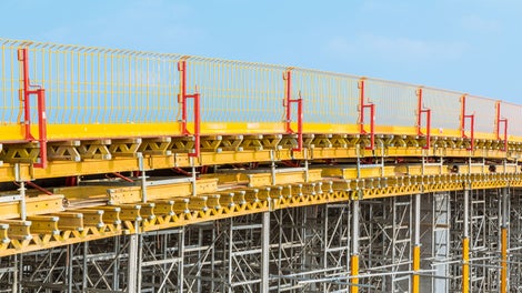 Zastosowanie systemu PROKIT jako bariery zabezpieczeń bocznych to przykład stosowania wysokich standardów bezpieczeństwa na budowach.