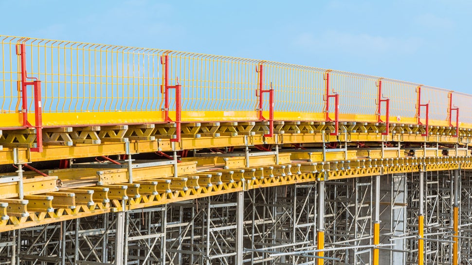 Zastosowanie systemu PROKIT jako bariery zabezpieczeń bocznych to przykład stosowania wysokich standardów bezpieczeństwa na budowach.